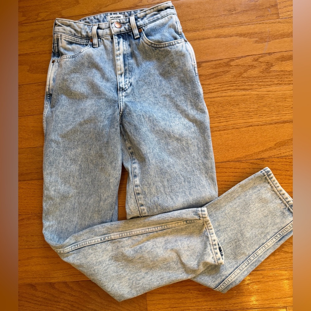Wrangler “Mom Jeans”